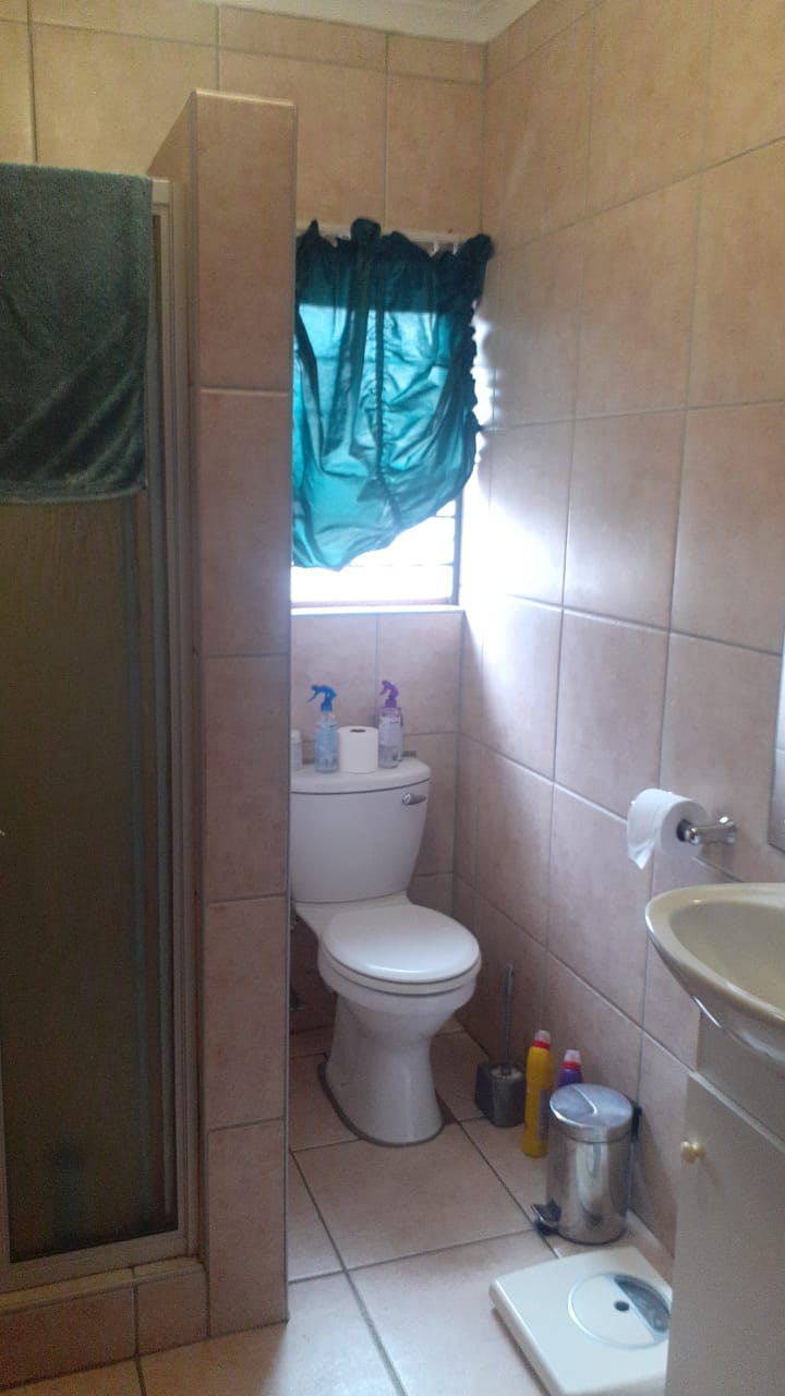 To Let 2 Bedroom Property for Rent in Wavecrest Eastern Cape